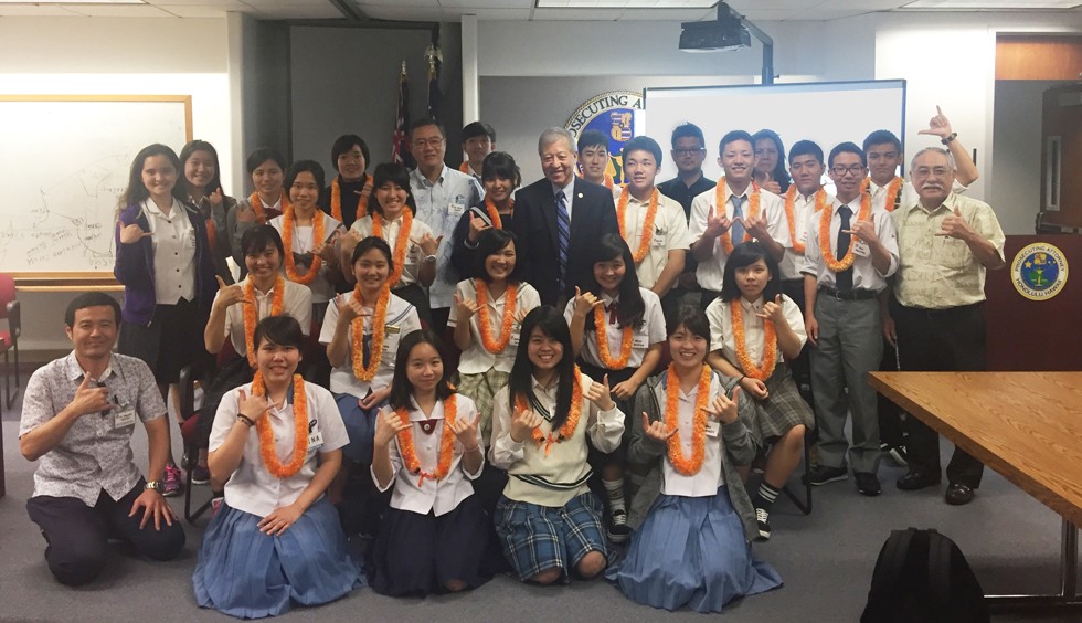 Okinawan Students Visit Prosecutor’s Office